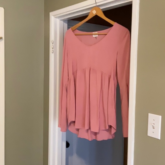 Pink pink to make the boys wink. Soft top with bell sleeves. - Picture 2 of 2